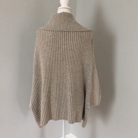 NSF grey poncho - Picture 5 of 6